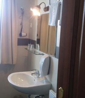 Maribor House | Guest House Parma: Pet-Friendly Stay with Great Amenities