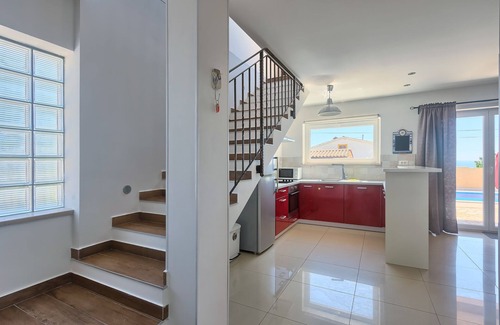 Peruski Villa | Villa Pascal: Ocean View Retreat with Pool and Breakfast
