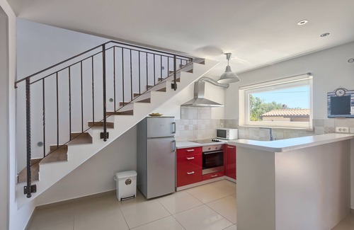 Peruski Villa | Villa Pascal: Ocean View Retreat with Pool and Breakfast