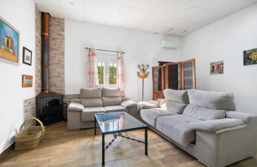 Chipiona House | Villa Pastrana: Ideal Getaway with Pool & Pet-Friendly Amenities