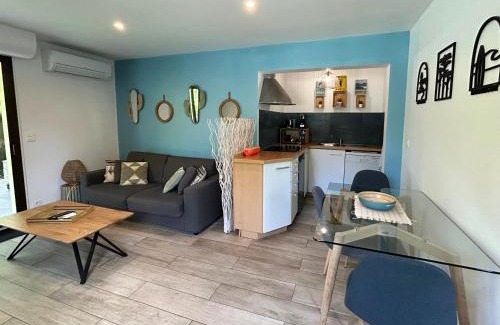 Seignosse House | Cozy Villa with Private Terrace, Steps from the Ocean