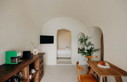 Megalochori Villa | Idyllic Villa Patitiri: Cave House with Private Pool in Santorini