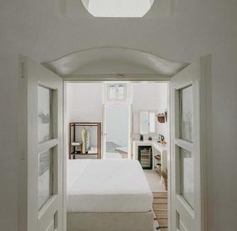 Megalochori Villa | Idyllic Villa Patitiri: Cave House with Private Pool in Santorini