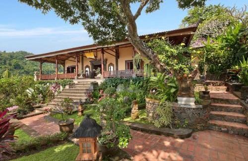 Kayu Putih Resort | Villa Patria: 4-Star Hotel with Pool and Pet-Friendly Amenities