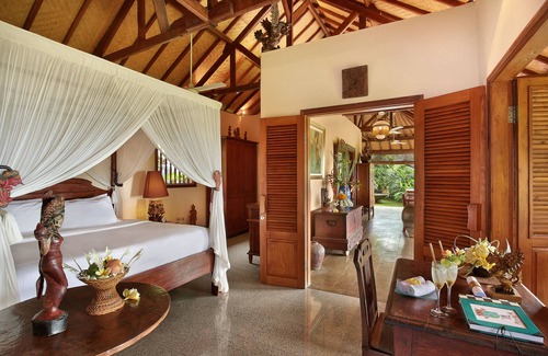 Kayu Putih House | Discover Villa Patria: Family-Friendly with Pool & Dining