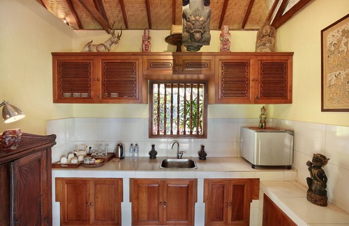 Kayu Putih House | Discover Villa Patria: Family-Friendly with Pool & Dining