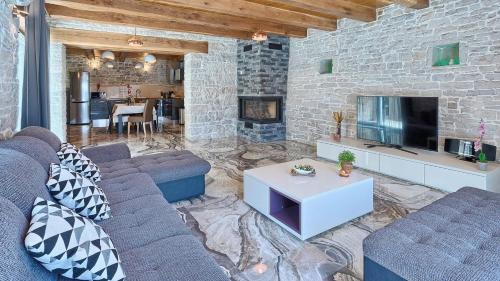 Pazin House | Inviting Istrian Villa Patrick with Pool & Child-Friendly Amenities