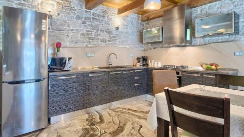 Pazin House | Inviting Istrian Villa Patrick with Pool & Child-Friendly Amenities