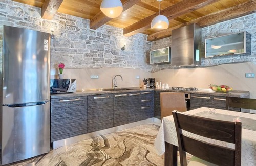 Pazin House | Villa Patrick: Private Pool Oasis for 10 with Free WiFi