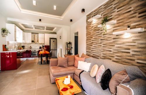 Gaitanion House | Villa Paulanelas: 4-Star Stay with Pool and Hot Tub