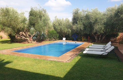 Ouled Moumen Villa | Villa Pauline: Relaxing Retreat with Private Pool & Spa
