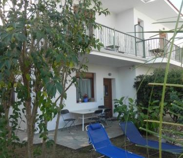 Chrisi Akti House | Villa Pearl: Family-Friendly Haven with Pool & 9.4 Rating