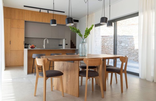 Evgiros Villa | Villa Pefko: Forest retreat near top beaches – private & serene