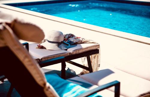 Komaji Villa | Villa Pendo 1450: Oceanfront Retreat with Top Amenities