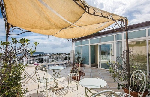 Ischia Porto House | Villa Peonia A: Sunlit Apartment with Free Wi-Fi & Breakfast