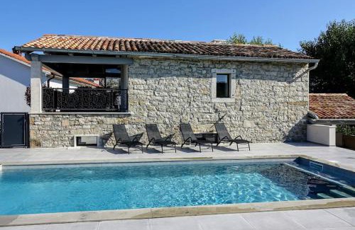 Pazin Villa | Villa Pepa: Oceanfront Oasis with 10/10 Guest Ratings