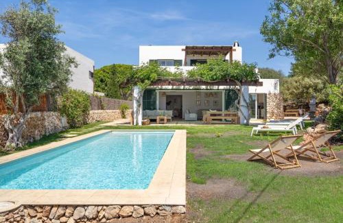 Marina de Son Ganxo House | Villa Pepponi: Family-Friendly Retreat with Pool Access