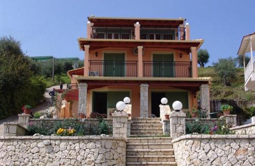 Messonghi Apartment | Unforgettable Stay at Villa Pepy: 10/10 with Hot Tub!