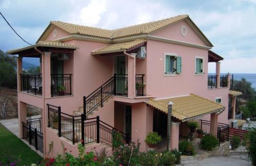 Messonghi Apartment | Unforgettable Stay at Villa Pepy: 10/10 with Hot Tub!