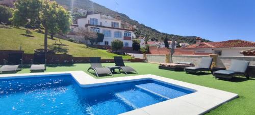 Alhaurin de la Torre Villa | Villa Peralta: Oceanfront Bliss with 9.7/10 Guest Rating