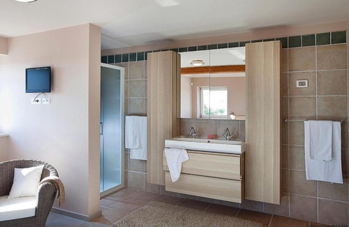 Cabrunici Villa | Villa Perla: Pet-Friendly Retreat with Pool & 10/10 Rating