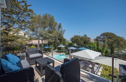 Saint-Aygulf Bed & Breakfast | Experience Villa Perle De La Mer: Oceanfront Bliss Awaits