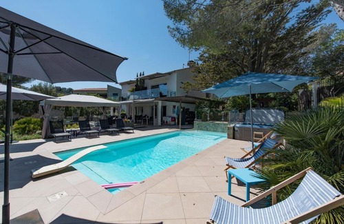 Saint-Aygulf Bed & Breakfast | Experience Villa Perle De La Mer: Oceanfront Bliss Awaits