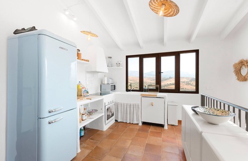Cutar Villa | Villa 'Perruchena' with Mountain View, Wi-Fi and Air Conditioning