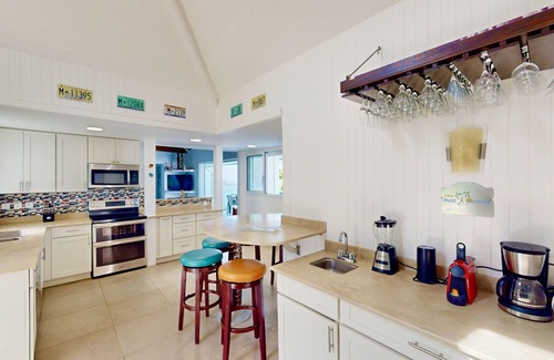 Orient Bay Villa | Elegant Villa Petit Paradis: Pool & Ocean Views Await
