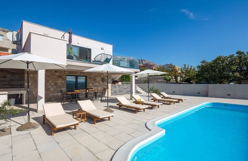 Kastel Sucurac Villa | Villa Petra Divine: Family-Friendly Retreat with Heated Pool