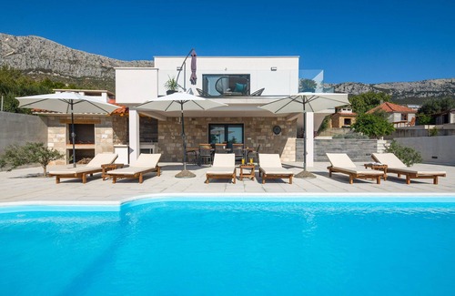 Kastel Sucurac Villa | Villa Petra Divine: Family-Friendly Retreat with Heated Pool