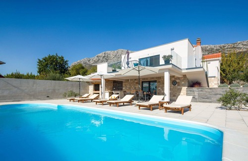 Kastel Sucurac Villa | Villa Petra Divine: Family-Friendly Retreat with Heated Pool