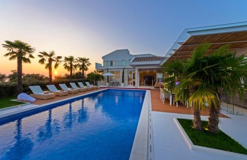 Novalja Villa | Villa Petra: 5-Star Oceanfront Getaway with Spa & Pool