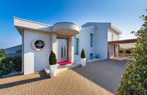 Novalja Villa | Villa Petra: 5-Star Oceanfront Getaway with Spa & Pool