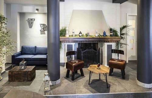 Novellara Hotel | Villa Petra: Family-Friendly Retreat with Pool & Dining