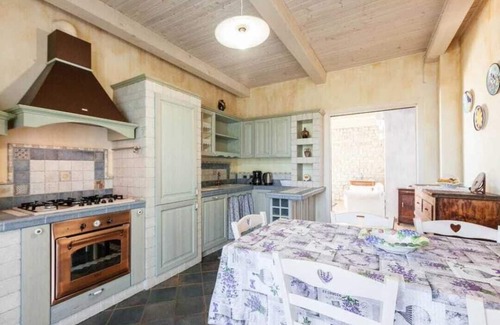 Padenghe sul Garda House | Discover Villa Petra: A Family-Friendly Retreat by the Lake