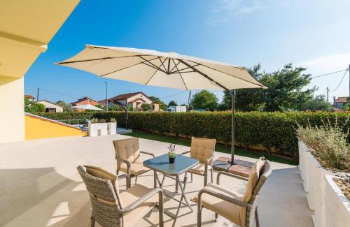 Brisevo Apartment | Villa Petra: Poolside Retreat with Oceanfront Views