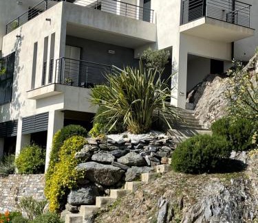 Valle-de-Campoloro House | Oceanfront Villa Petrera: Family-Friendly Getaway