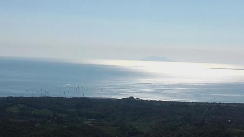 Valle-de-Campoloro House | Oceanfront Villa Petrera: Family-Friendly Getaway