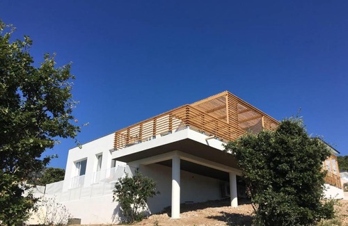 Oletta Villa | Villa Phi: Oceanfront Escape with Incredible 10/10 Rating