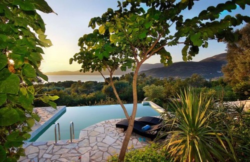 Evgiros Villa | Villa Philomena Orlaya: Ocean View Retreat Near Ammousa Beach