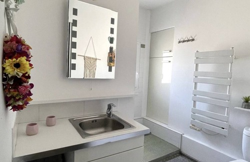 Les Matelles House | Relaxing Villa Pic Saint Loup with Pool, Family-Friendly Stay