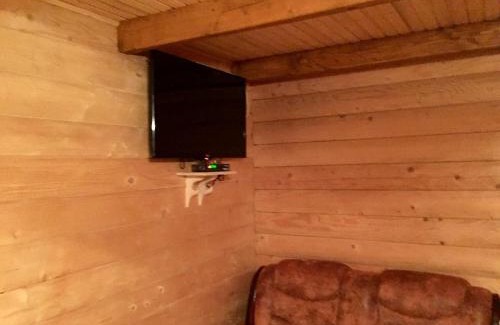 Mykulychyn Cabin | Cozy Villa PidStromom: Oceanfront Stay with Spa & Kitchen
