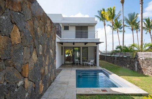 Grand-Baie Villa | Tranquil Villa Pieds dans l'Eau with Ocean Views & Pool