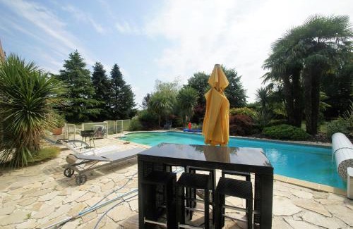 Le Boupere Bed & Breakfast | Villa Pietra: Oceanfront Retreat with Pool & Breakfast