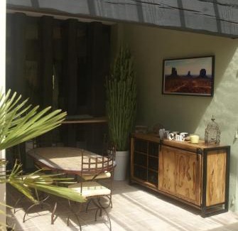 Le Boupere Bed & Breakfast | Villa Pietra: Oceanfront Retreat with Pool & Breakfast