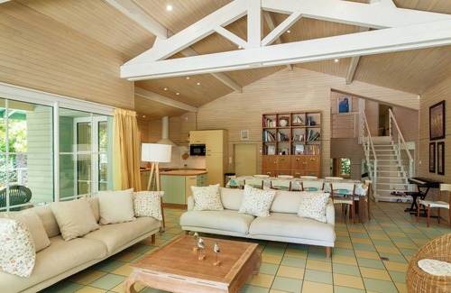 Soustons Villa | Villa Pinsolle: Oceanfront Retreat with Golf Views & Pool