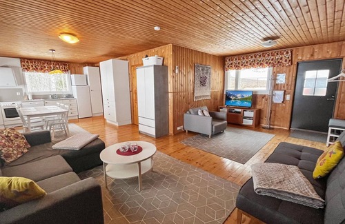 Raakkyla House | Experience Villa Piranniemi: Lake View and Spa Retreat