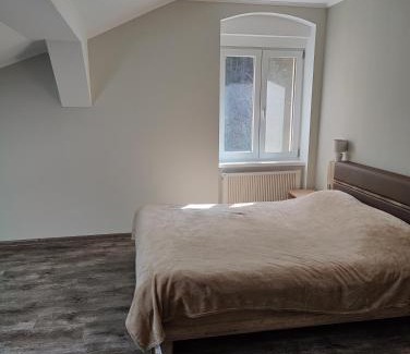 Brezova Apartment | Villa Pirken Hammer: Family-Friendly Stay with Breakfast
