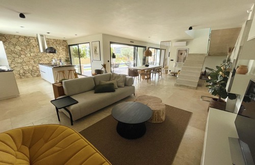 Le Castellet Villa | Exquisite Villa with Pool, Spa, and Family-Friendly Amenities